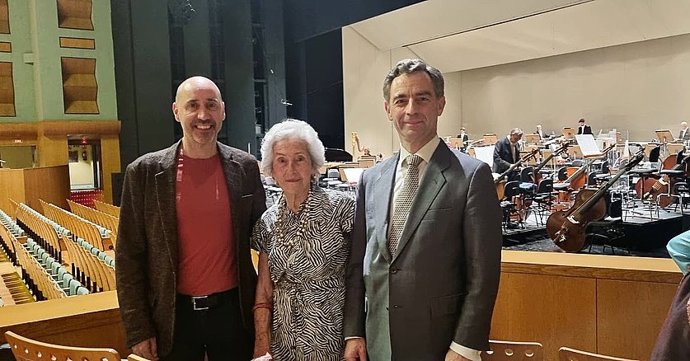 Representantes del Colegio Internacional San Francisco de Paula y del Maestranza en la firma del convenio