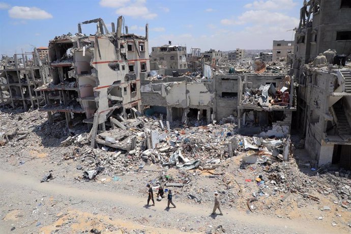 Edificios destruidos por los bombardeos del Ejército de Israel contra la ciudad de Jan Yunis (sur), en el marco de la ofensiva militar contra la Franja de Gaza (archivo)