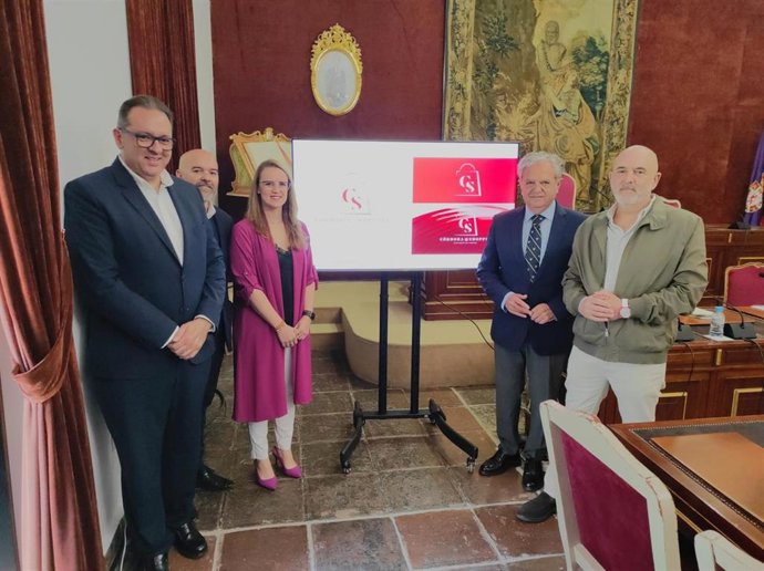 El presidente de la Diputación, Salvador Fuentes (segundo por la dcha.), junto a Bados (primero), Alguacil, García y Cañete