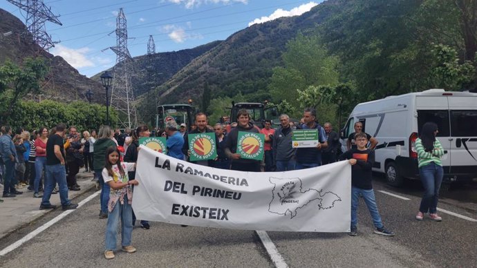 Unió de Pagesos es manifesta per demanar una gestió efectiva de l'os