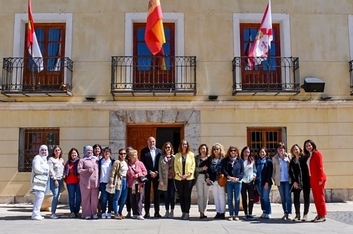 La consejera de Igualdad, Sara Simón, en Tarancón.