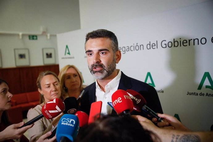 El portavoz del Gobierno andaluz y consejero de Sostenibilidad y de Agricultura, Ramón Fernández-Pacheco, atiende a los medios.