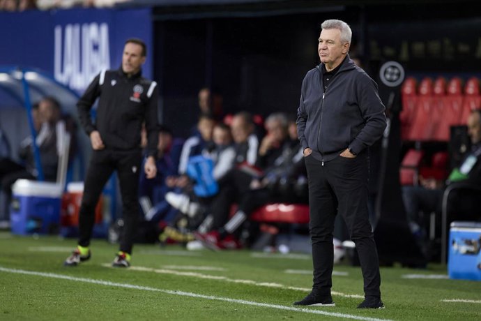 Javier Aguirre head coach of RCD Mallorca looks on during the LaLiga EA Sports match between CA Osasuna and RCD Mallorca at El Sadar on May 14, 2024, in Pamplona, Spain.