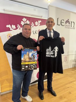 El concejal de Deportes, Vicente Canuria, y el organizador de la nueva edición de la MMR Power Race de León.