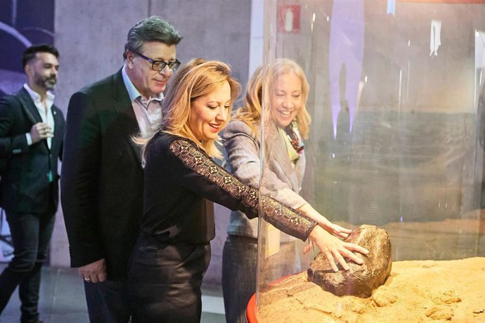 La presidenta del Cabildo de Tenerife, Rosa Dávila, visita el Museo de la Ciencia y el Cosmos