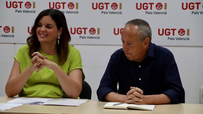 La candidata socialista al 9J Sandra Gómez i el secretari general d'UGT-PV, Ismael Sáez