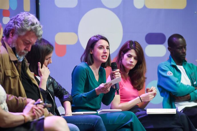 La candidata de Podemos a las elecciones europeas, Irene Montero (3d), interviene durante la presentación del programa de Podemos a las elecciones europeas, en la sede de Podemos, a 20 de mayo de 2024, en Madrid (España).