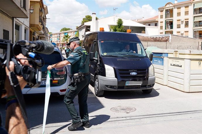 Entorno de la vivienda en la que ha tenido lugar el crimen de Huétor Tájar este lunes