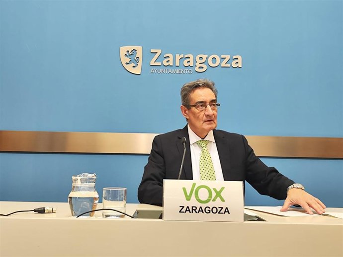 Archivo - El portavoz de VOX, Julio Calvo, en una rueda de prensa.