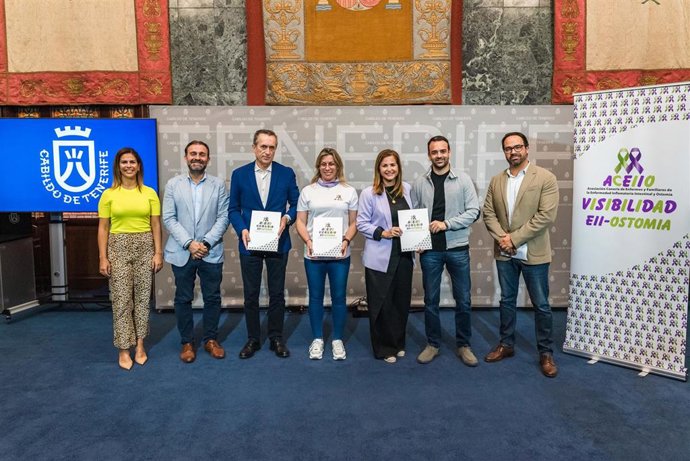 El Salón Noble Del Cabildo De Tenerife Acoge La Lectura De Un Manifiesto De Apoyo A Los Afectados Por La Enfermedad Inflamatoria Intestinal Y Ostomía Y A Sus Familiares