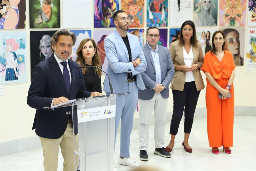 El Parlamento de Canarias ha inaugurado este lunes la exposición Ilustradoras & Ilustradas 4, una muestra compuesta por 105 cuadros con un variado abanico de estilos artísticos bajo el prisma de más de un centenar de dibujantes de las islas.