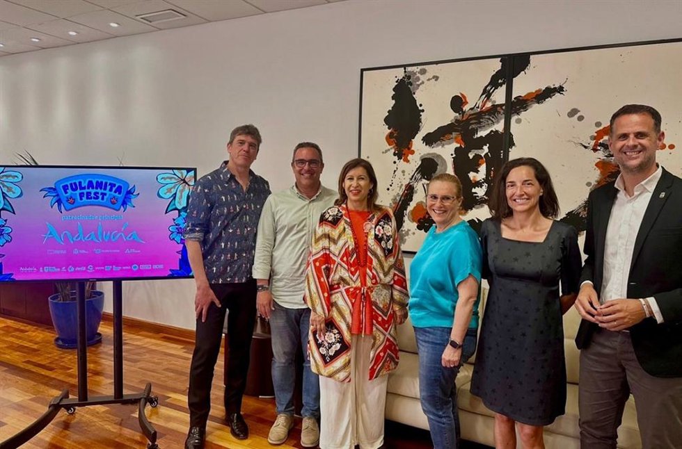 De izquierda a derecha, Javier Ojeda; el concejal Rodrigo Romero; la delegada de Turismo y Cultura de la Junta, Gemma Del Corral; la alcaldesa de Fuengirola, Ana Mula; y Ruth Franco.