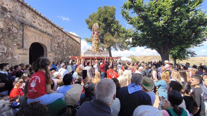 La romería de Alarcos congrega a varios miles de personas en Ciudad Real 
