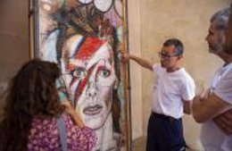 El grafiti 'Bowie' durante el proceso de traslado a L'ETNO