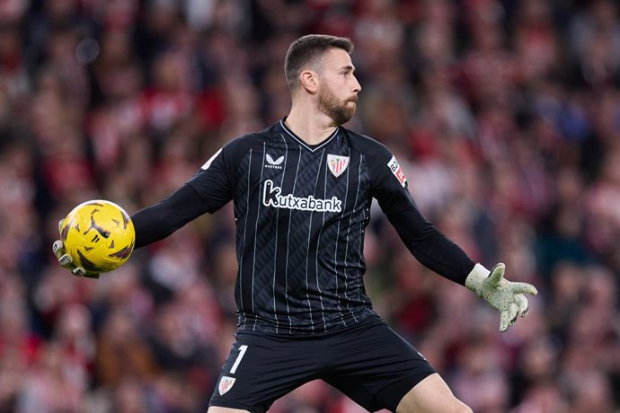 Archivo - Unai Simon of Athletic Club in action during the LaLiga EA Sports match between Athletic Club and Real Sociedad at San Mames on January 13, 2024, in Bilbao, Spain.
