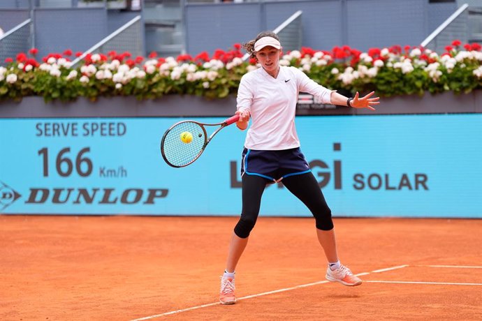 Cristina Bucsa of Spain plays doubles with Sara Sorribes of Spain against Laura Siegemund of Germany and Barbora Krejcikova of Czech Republic during the WTA Doubles Final of the Mutua Madrid Open 2024, ATP Masters 1000 and WTA 1000, tournament celebrated 