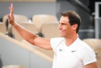 Rafa Nadal completa su primer entrenamiento en Roland Garros ante 6.000 aficionados