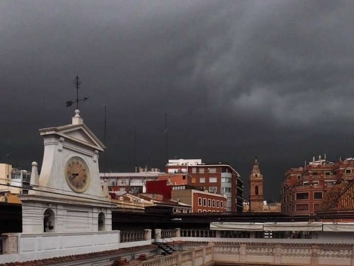 Archivo - El tercio norte de la Comunitat Valenciana está en aviso amarillo por chubascos y tormentas 