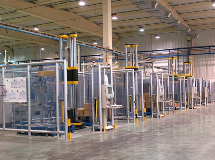 Archivo - Interior de la fábrica de galletas Siro en Venta de Baños (Palencia)