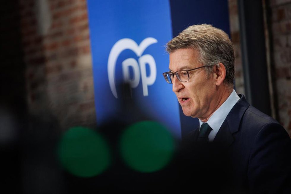 El líder del PP, Alberto Núñez Feijóo, interviene durante la presentación de los ejes del programa electoral para los comicios europeos, a 20 de mayo de 2024, en Madrid (España). Durante el acto, se ha presentado parte del programa electoral del Partido