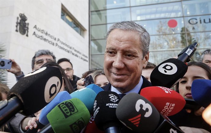 Archivo - El expresidente de la Generalitat Valenciana y exministro de Trabajo con el PP, Eduardo Zaplana, en imagen de archivo