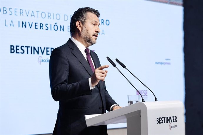 El presidente de la CNMV,  Rodrigo Buenaventura, interviene durante un encuentro informativo de Europa Press, en el Campus de ACCIONA, a 21 de mayo de 2024, en Madrid (España).