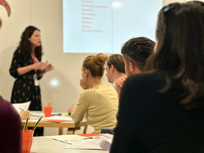 Desde 2003 el Museo Picasso Málaga organiza periódicamente cursos de formación gratuitos en los que los guías turísticos pueden actualizar sus conocimientos sobre Picasso y su obra, así como sobre otros artistas presentes en exposiciones.