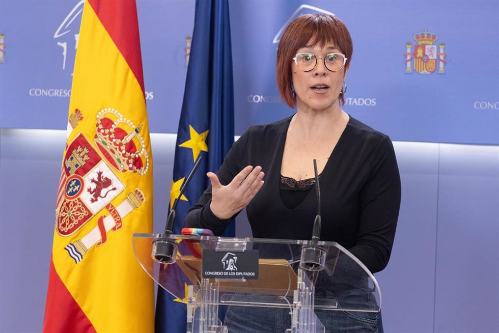 Archivo - La portavoz de Compromís en el Congreso y portavoz adjunta de Sumar, Águeda Micó, durante una rueda de prensa, en el Congreso de los Diputados.