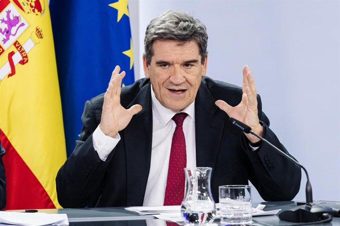 El ministro para la Transformación Digital y de la Función Pública, José Luis Escrivá, durante una rueda de prensa posterior a la reunión del Consejo de Ministros, a 14 de mayo de 2024, en Madrid (España). El Consejo de Ministros  ha aprobado el antepro