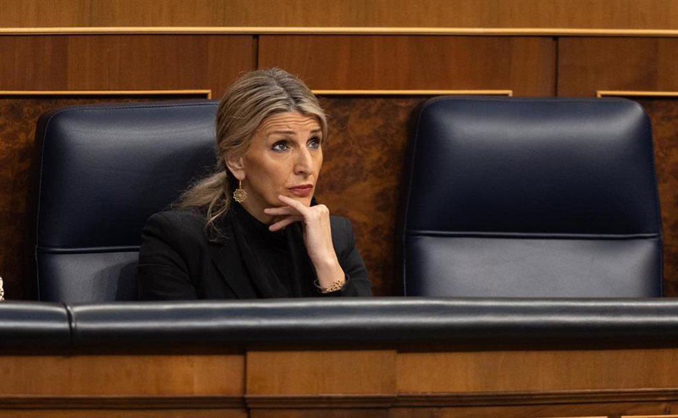 Archivo - La vicepresidenta segunda y ministra de Trabajo, Yolanda Díaz, durante una sesión de control al Gobierno, en el Congreso de los Diputados, a 13 de marzo de 2024, en Madrid (España).