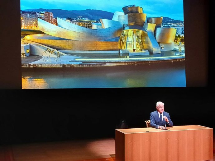 El director general del Museo Guggenheim Bilbao, Juan Ignacio Vidarte, en la rueda de prensa en la que ha explicado el proceso de relevo en la dirección.