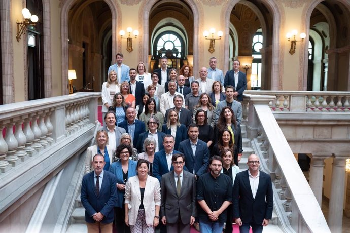 Foto de grup dels 42 nous diputats del PSC al Parlament de Catalunya