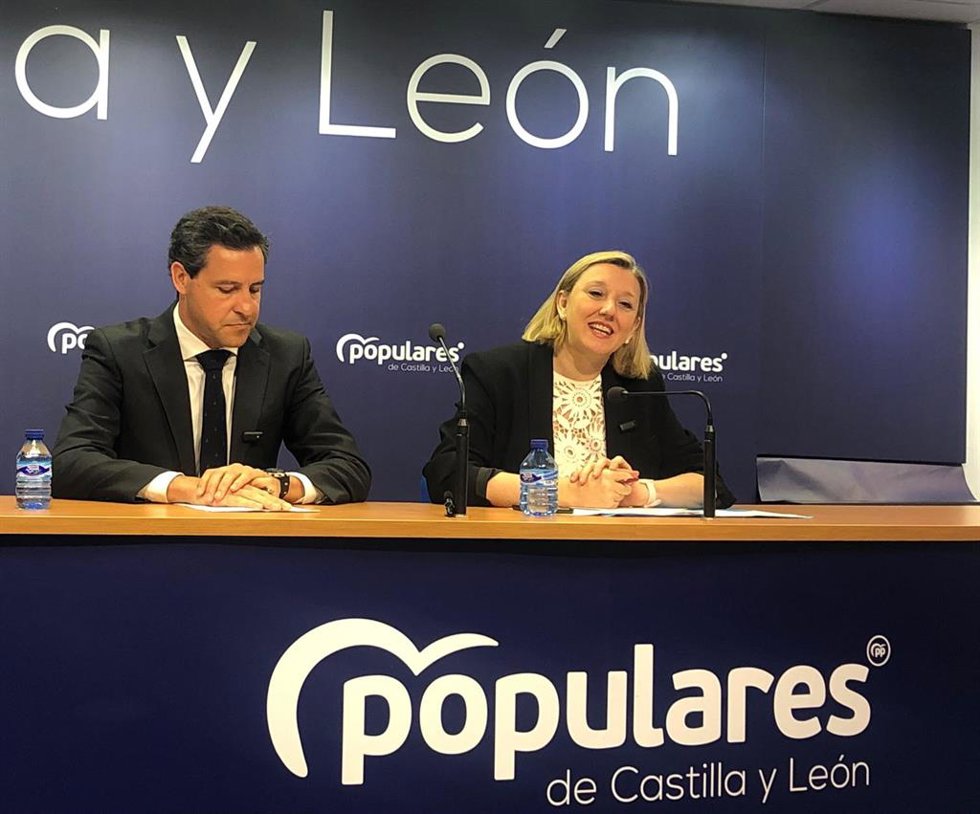 Raúl de la Hoz e Isabel Blanco Llamas presentan la campaña de las elecciones a la UE