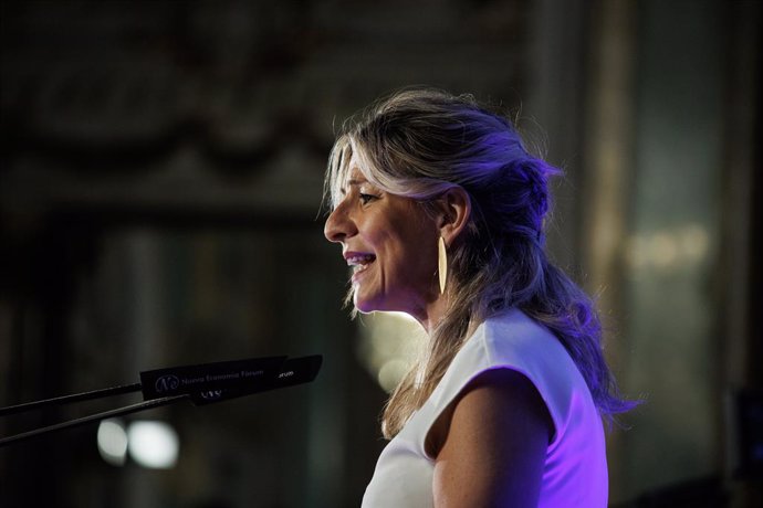 La vicepresidenta segunda del Gobierno y coordinadora general de Sumar, Yolanda Díaz, interviene durante un desayuno informativo dentro del 'Ciclo especial elecciones al Parlamento Europeo', en el Real Casino Gran Círculo de Madrid, a 20 de mayo de 2024, 