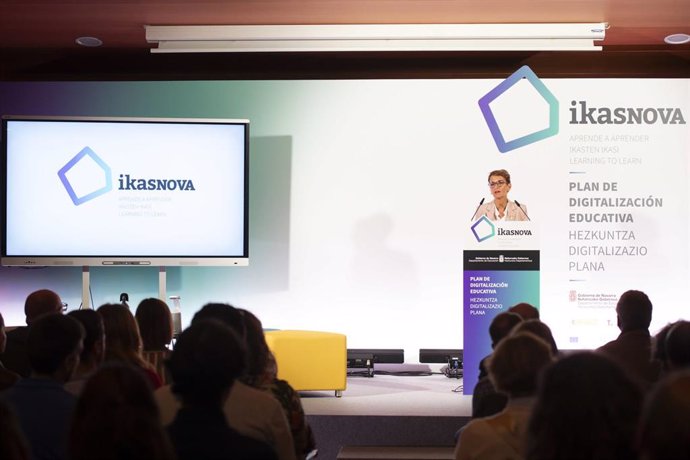 La presidenta del Gobierno de Navarra, María Chivite, en a presentación del nuevo Plan de Digitalización Educativa IkasNOVA.