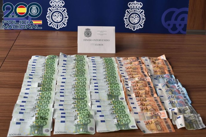 Dinero intervenido por la Policía Nacional a los presuntos autores de la estafa