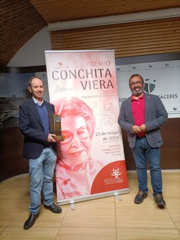 Fernando Ayala y Miguel Ángel Morales, en la presentación del I Premio Conchita Viera