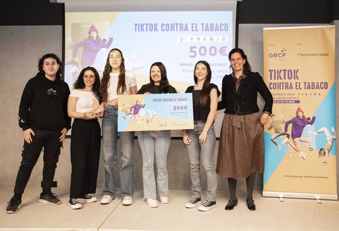 Alumnas del el IES Salvador Gadea, de Aldaia (Valencia), durante la entrega de premios.