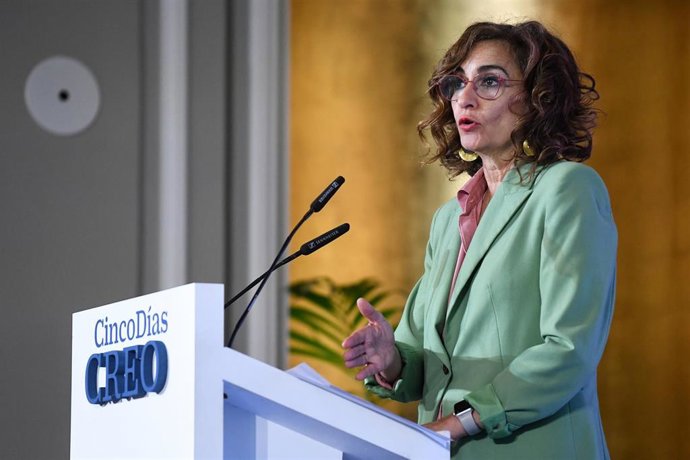 La vicepresidenta primera del Gobierno y ministra de Hacienda, María Jesús Montero, clausura el foro ‘CREO’, el foro económico sobre la transformación social y progreso de las empresas en España, en el Hotel Mandarin Oriental Ritz, a 21 de mayo de 2024, e
