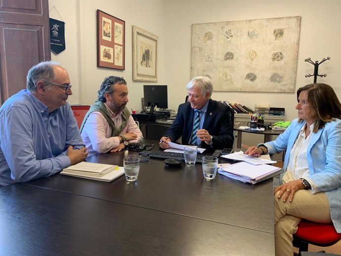 Los departamentos de Turismo y Territorio del Consell inician los trabajos para modificar el PIAT