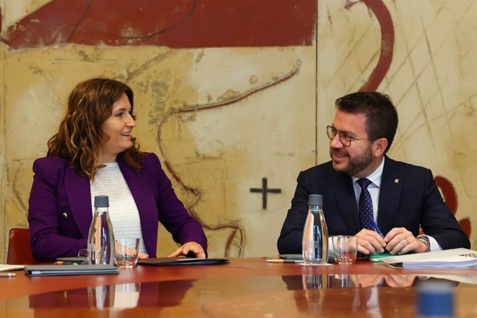 La vicepresidenta del Govern en funciones, Laura Vilagr, y el presidente de la Generalitat en funciones, Pere Aragons.