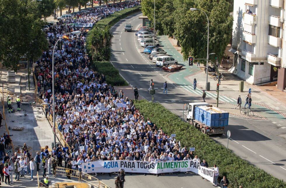 Agricultores de Huelva en la manifestación celebrada el pasado mes de febrero en Sevilla  para reivindicar las infraestructuras hidráulicas pendientes en la provincia.