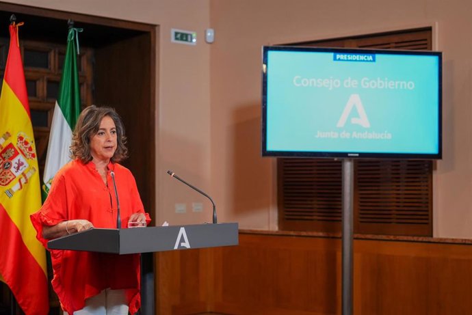 La consejera de Salud y Consumo Catalina García Carrasco interviene en la rueda de prensa. A 21 de mayo de 2024, en Sevilla (Andalucía, España). Rueda de prensa posterior a la reunión del Consejo de Gobierno de la Junta de Andalucía, que se reúne en el 