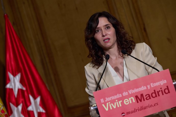 La presidenta de la Comunidad de Madrid, Isabel Díaz Ayuso, interviene durante la clausura de la II Jornada de Vivienda y Energía, en el Hotel Westin Palace, a 21 de mayo de 2024, en Madrid (España).