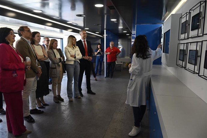 El trailer 'Ruta enfermera' llega a Cáceres para implicar a la ciudadanía en el autocuidado