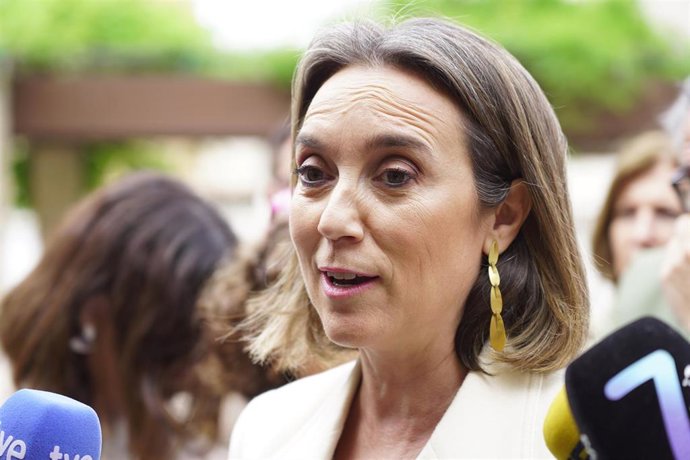 La secretaria general del PP, Cuca Gamarra, atiende a medios.