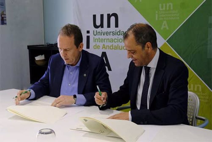 El rector de la Universidad Internacional de Andalucía (UNIA), Juan Ignacio García, y el director general de la Agencia Pública Empresarial de la Radio y Televisión de Andalucía (RTVA), Juan de Dios Mellado, han suscrito un convenio de colaboración.