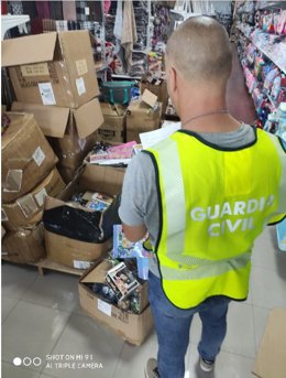 La Guardia Civil se incauta en Atarfe de material falsificado por valor de más de 200.000 euros