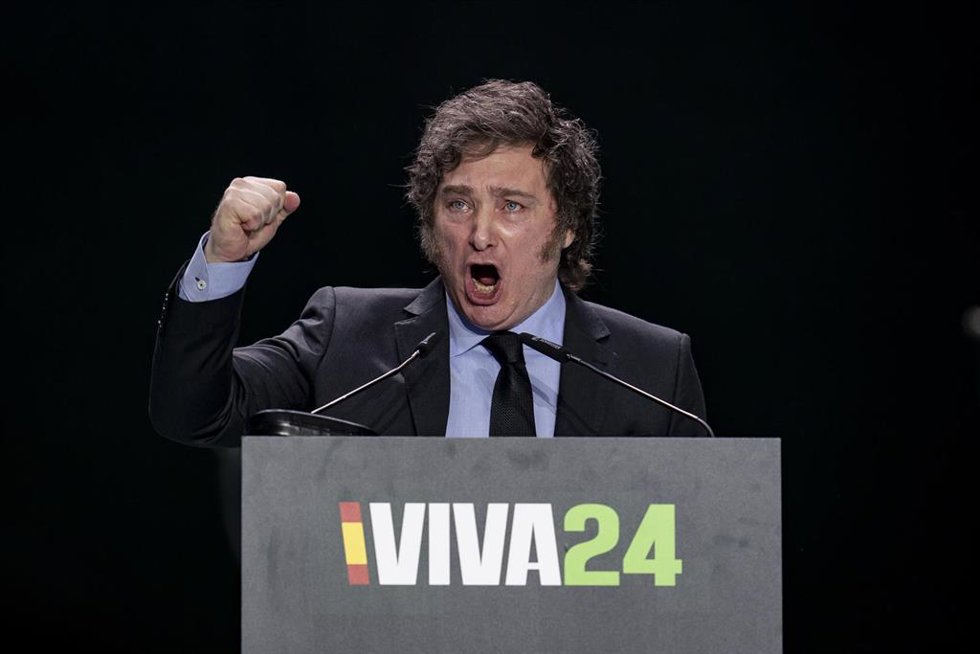 El presidente de Argentina, Javier Milei, interviene durante el acto Viva 24 de VOX, en el Palacio de Vistalegre, a 19 de mayo de 2024, en Madrid (España). El evento, llamado Viva 24 y organizado por VOX de manera anual, celebra su tercera edición c