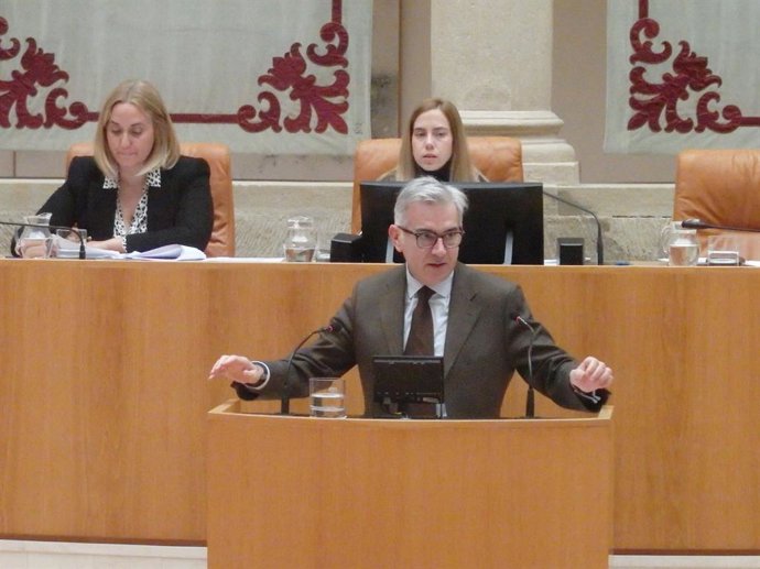 Archivo - El diputado de Vox, Héctor Alacid